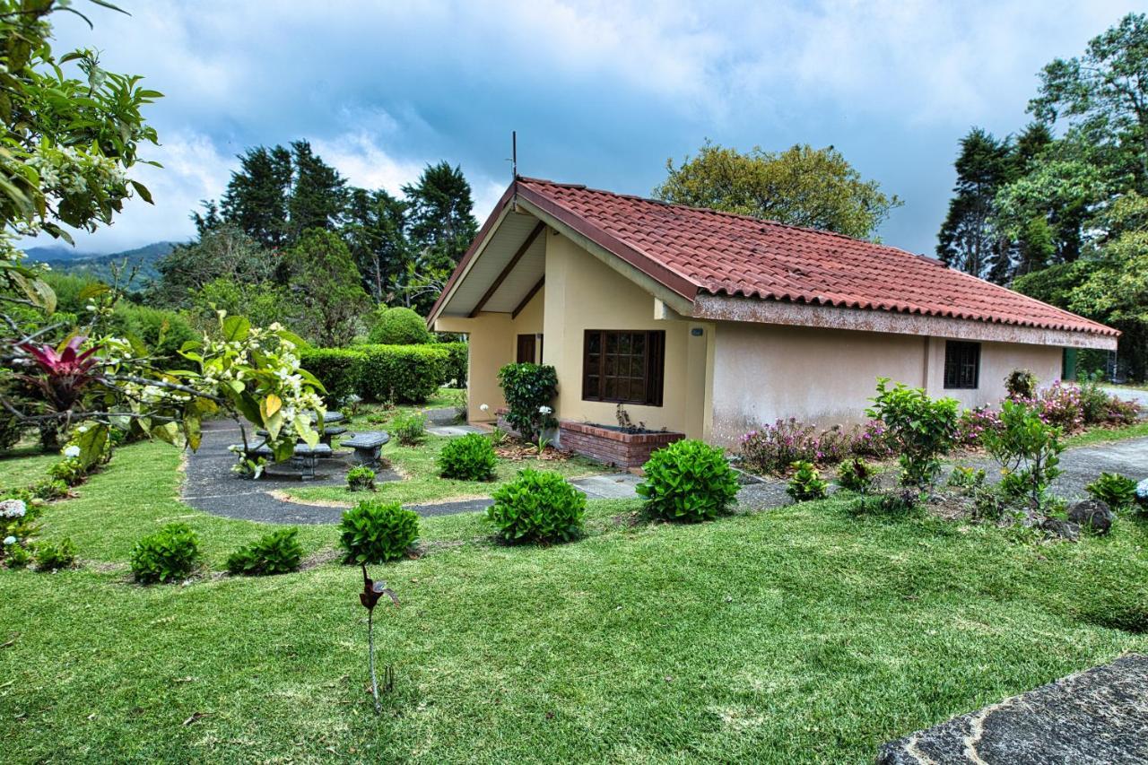 Hotel Villa Zurqui San Isidro  ภายนอก รูปภาพ