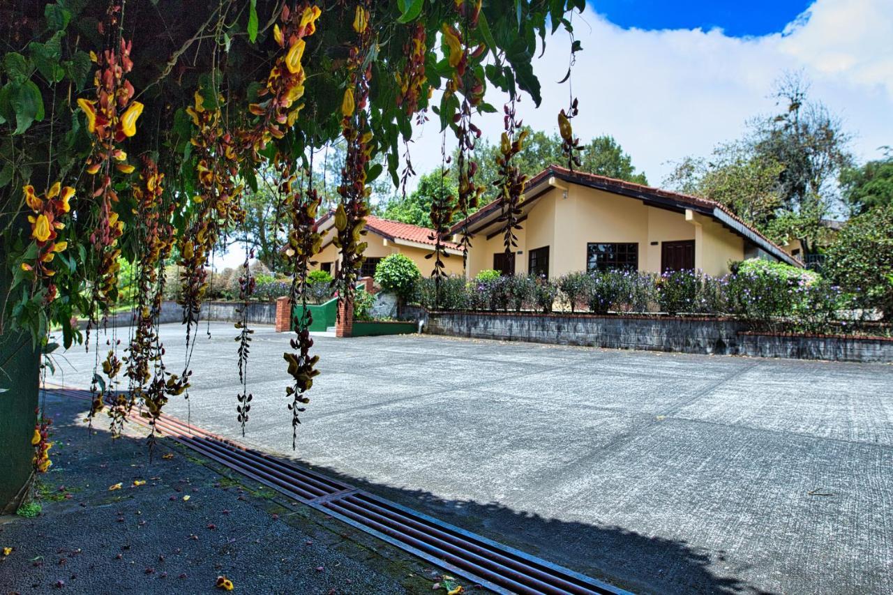 Hotel Villa Zurqui San Isidro  ภายนอก รูปภาพ