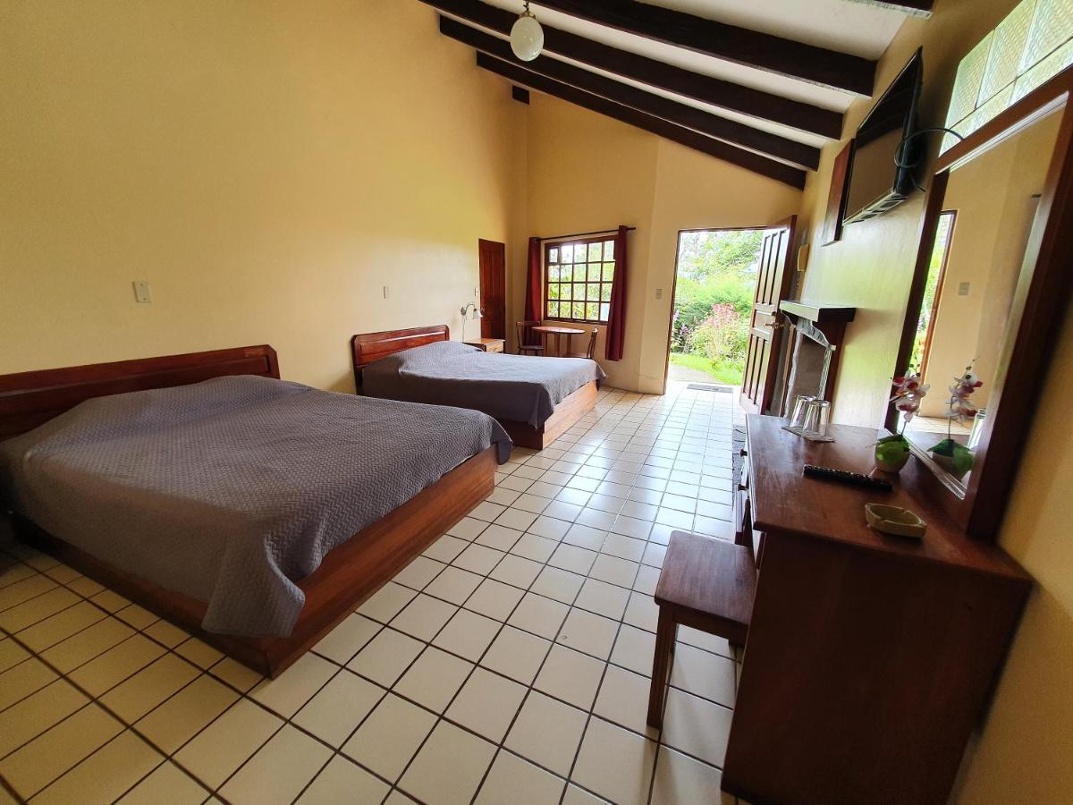 Hotel Villa Zurqui San Isidro  ภายนอก รูปภาพ